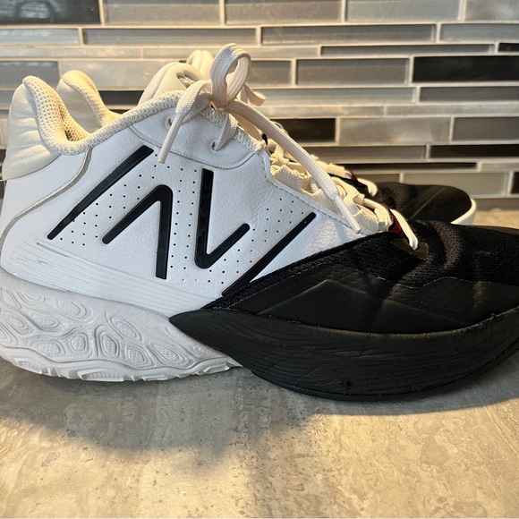 New Balance Two WXY V4 Black and White Court Shoes - Picture 4 of 7